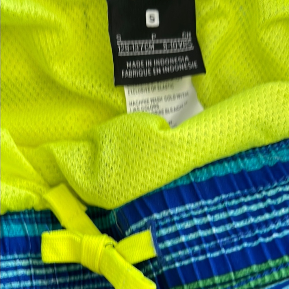 Nike Kids Green Rashguard Set with Striped Shorts - Picture 5 of 6
